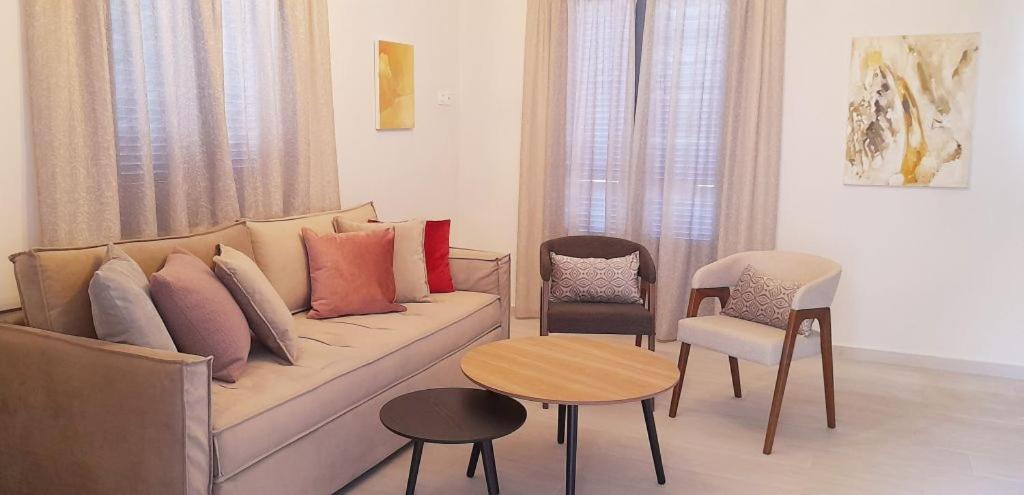 Edward Art Boutique Hotel *